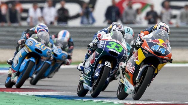 Miguel Olivera (vpravo) a Enea Bastianini. Miguel Olivera (vpravo) a Enea Bastianini.