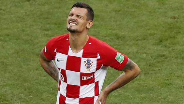 Dejan Lovren byl po finálovém zápase s Francií hodně zklamaný Dejan Lovren byl po finálovém zápase s Francií hodně zklamaný