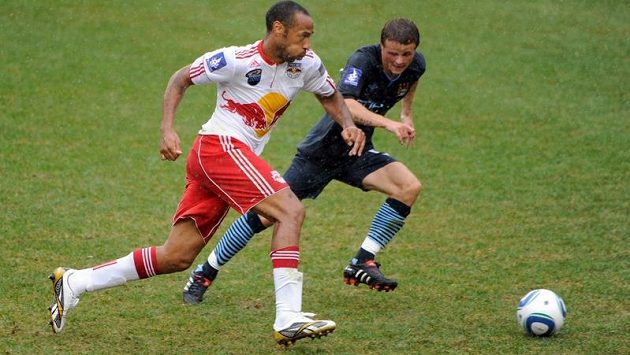 Thierry Henry (vlevo) za New Yorku stále válí. Thierry Henry (vlevo) za New Yorku stále válí.