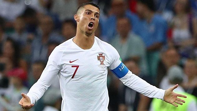 Kvůli přestupu Cristiana Ronalda do Juventusu hrozí zaměstnanci Fiatu stávkou. Kvůli přestupu Cristiana Ronalda do Juventusu hrozí zaměstnanci Fiatu stávkou.