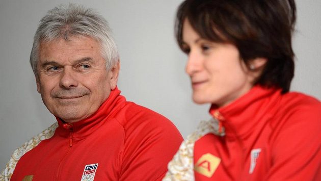 Trenér rychlobruslařů Petr Novák se svou nejslavnější svěřenkyní Martinou Sáblíkovou. Trenér rychlobruslařů Petr Novák se svou nejslavnější svěřenkyní Martinou Sáblíkovou.
