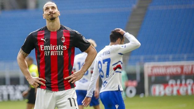 Zklamaný fotbalista AC Milán Zlatan Ibrahimovic v utkání italské ligy proti sampdorii Janov. Zklamaný fotbalista AC Milán Zlatan Ibrahimovic v utkání italské ligy proti sampdorii Janov.