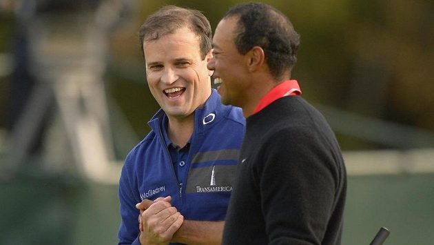 Golfisté Zach Johnson (vlevo) a Tiger Woods. Golfisté Zach Johnson (vlevo) a Tiger Woods.