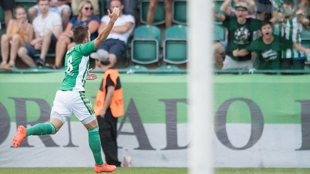 Milan Jirásek z Bohemians oslavuje vítězný gól na 2:1 v utkání s Karvinou. Milan Jirásek z Bohemians oslavuje vítězný gól na 2:1 v utkání s Karvinou.