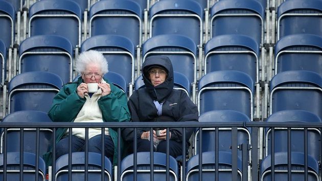 Diváci si na závěr British Open v St. Andrews počkají do pondělí. Diváci si na závěr British Open v St. Andrews počkají do pondělí.