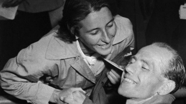 Legendární český atletický pár - Dana a Emil Zátopkovi na snímku z roku 1952. Legendární český atletický pár - Dana a Emil Zátopkovi na snímku z roku 1952.