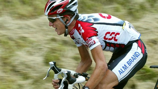 Americký cyklista Tyler Hamilton v dobách své největší slávy. Americký cyklista Tyler Hamilton v dobách své největší slávy.