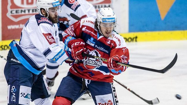 Zleva Michal Poletín z Chomutova a Matěj Beran z Pardubic. Zleva Michal Poletín z Chomutova a Matěj Beran z Pardubic.