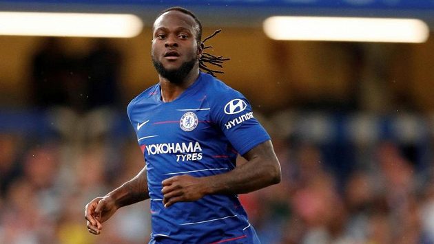 Záložník Victor Moses bude z Chelsea hostovat ve Fenerbahce. Záložník Victor Moses bude z Chelsea hostovat ve Fenerbahce.