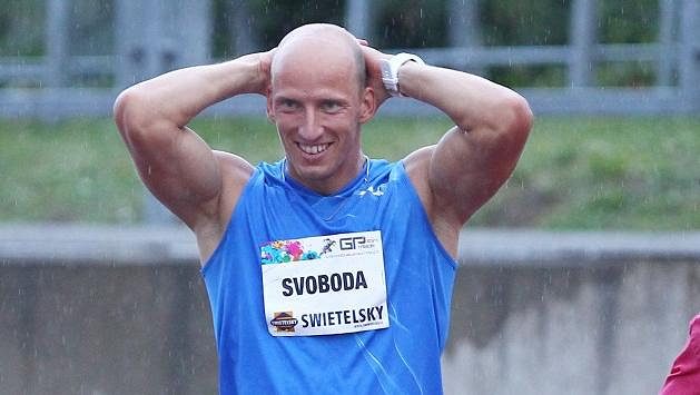 Šťastný překážkář Petr Svoboda na mítinku v Táboře. Šťastný překážkář Petr Svoboda na mítinku v Táboře.