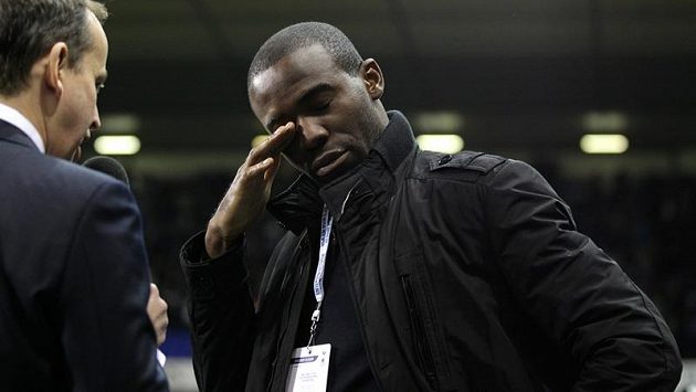 Poprvé od březnového kolapsu se vrátil Fabrice Muamba na hřiště, kde málem zemřel. Poprvé od březnového kolapsu se vrátil Fabrice Muamba na hřiště, kde málem zemřel.
