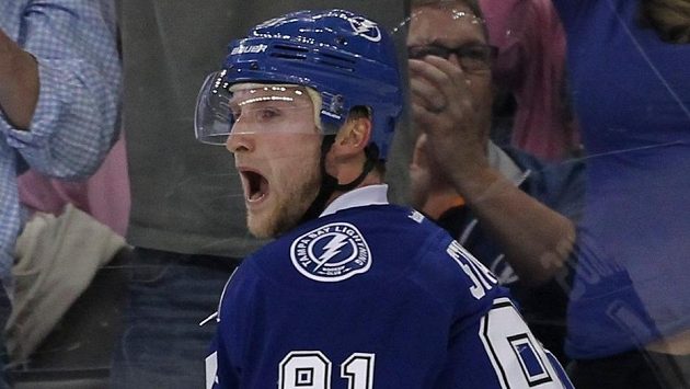 Steven Stamkos se zrací do sestavy Tampy Bay po čtyřměsíčním zranění. Steven Stamkos se zrací do sestavy Tampy Bay po čtyřměsíčním zranění.