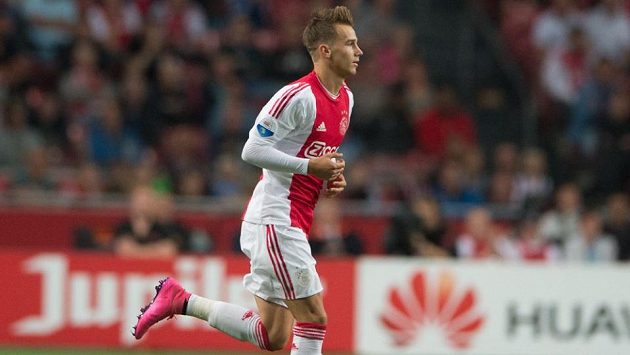 Václav Černý debutoval v prvním týmu Ajaxu v pouhých 17 letech. Václav Černý debutoval v prvním týmu Ajaxu v pouhých 17 letech.