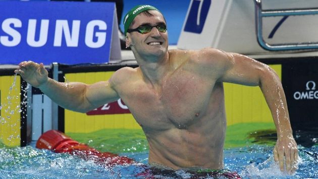 Dlouhý boj s novým koronavirem svádí i jihoafrický plavecký olympijský vítěz Cameron van den Burgh. Dlouhý boj s novým koronavirem svádí i jihoafrický plavecký olympijský vítěz Cameron van den Burgh.