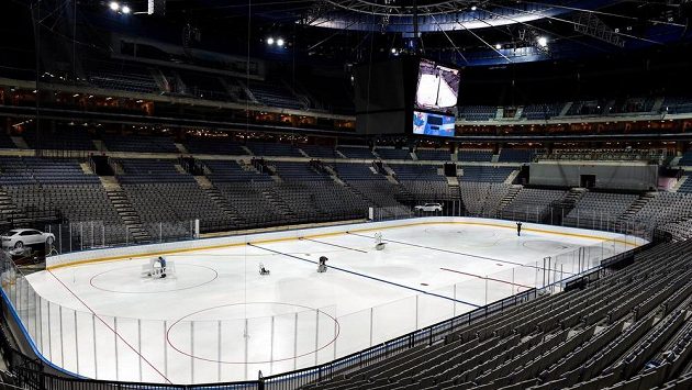 V pražské O2 areně vrcholí přípravy před nadcházejícím MS v ledním hokeji. V pražské O2 areně vrcholí přípravy před nadcházejícím MS v ledním hokeji.