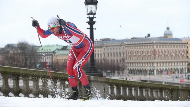 Nor Petter Northug při sprintu klasickou technikou na Světovém poháru ve Stockholmu. Nor Petter Northug při sprintu klasickou technikou na Světovém poháru ve Stockholmu.