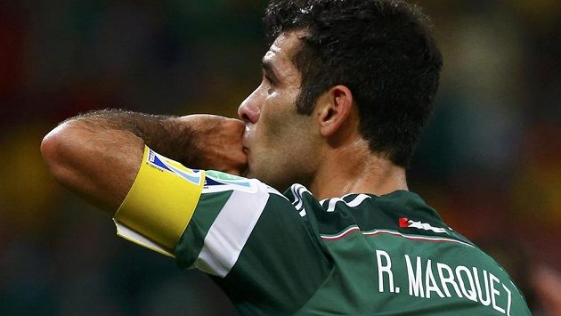 Rafael Marquéz dotáhl mexický výběr opět do osmifinále MS. Rafael Marquéz dotáhl mexický výběr opět do osmifinále MS.