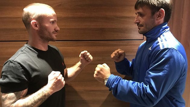 Michal Hamršmíd (vlevo) a Petr Mai. Dvojice, která zakončí galavečer legend MMA 12. října na Podvinným mlýně. Michal Hamršmíd (vlevo) a Petr Mai. Dvojice, která zakončí galavečer legend MMA 12. října na Podvinným mlýně.