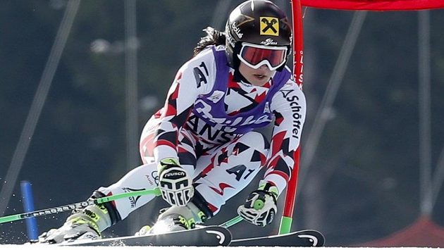 Anna Fenningerová z Rakouska na cestě pro výhru v super-G v Bansku. Anna Fenningerová z Rakouska na cestě pro výhru v super-G v Bansku.