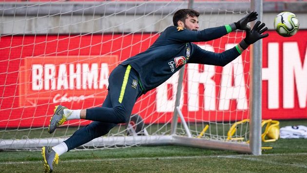 Brazilský brankář Alisson během tréninku před přátelským utkáním s ČR. Brazilský brankář Alisson během tréninku před přátelským utkáním s ČR.