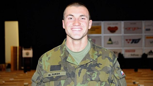 Kanoista Martin Fuksa s novým "armádním" sestříhem. Kanoista Martin Fuksa s novým "armádním" sestříhem.