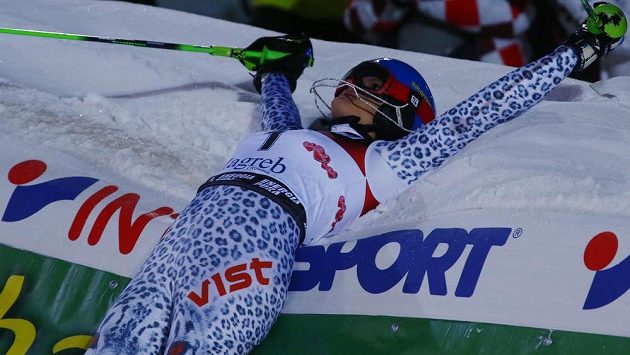 Slovenka Veronika Velez-Zuzulová slaví triumf ve slalomu SP v Záhřebu. Slovenka Veronika Velez-Zuzulová slaví triumf ve slalomu SP v Záhřebu.