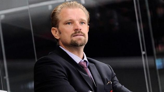 Petri Matikainen usedne na střídačku hokejistů Slovanu Bratislava. Petri Matikainen usedne na střídačku hokejistů Slovanu Bratislava.