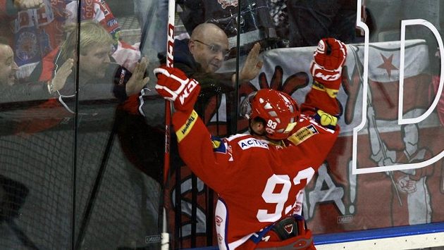 Slávista Tomáš Hertl se raduje z gólu proti Plzni. Slávista Tomáš Hertl se raduje z gólu proti Plzni.