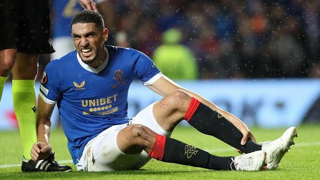 Fotbalista Rangers Leon Balogun během utkání s Lyonem. Fotbalista Rangers Leon Balogun během utkání s Lyonem.