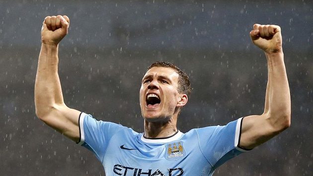 Edin Džeko z Manchesteru City jásá, střelecky se výrazně prosadil i proti Aston Ville. Edin Džeko z Manchesteru City jásá, střelecky se výrazně prosadil i proti Aston Ville.