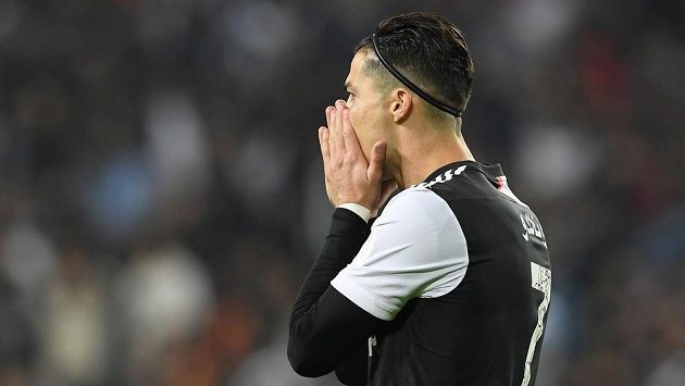 Portugalec Cristiano Ronaldo po prohře Juventusu s Laziem Portugalec Cristiano Ronaldo po prohře Juventusu s Laziem