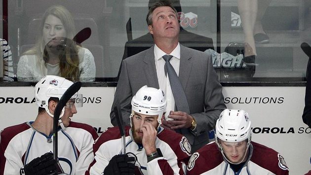 Hokejisté Colorada Avalanche. Vzadu trenér Patrick Roy. Hokejisté Colorada Avalanche. Vzadu trenér Patrick Roy.