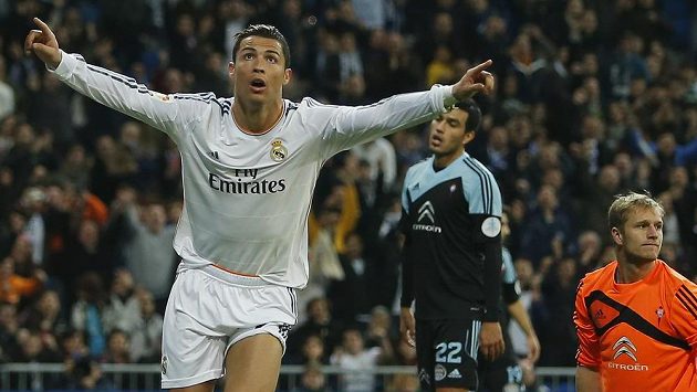 Portugalský kanonýr Cristiano Ronaldo z Realu Madrid slaví gól v utkání proti Celtě Vigo. Portugalský kanonýr Cristiano Ronaldo z Realu Madrid slaví gól v utkání proti Celtě Vigo.