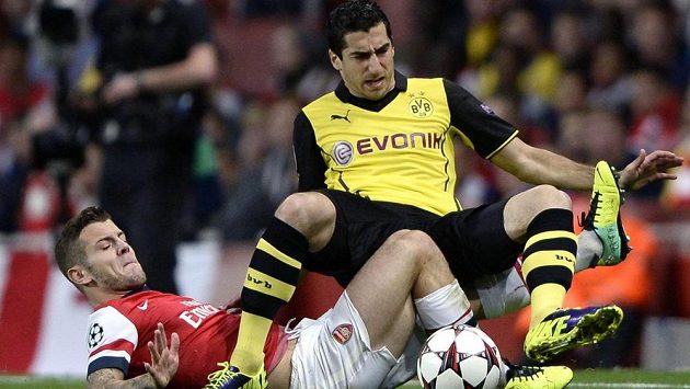 Takhle si Henrik Mchitarjan z Dortmundu osedlal Jacka Wilshera z londýnského Arsenalu. Takhle si Henrik Mchitarjan z Dortmundu osedlal Jacka Wilshera z londýnského Arsenalu.