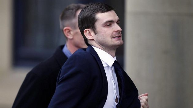 Adam Johnson před soudem v Bradfordu, který mu vyměřil šestiletý trest. Adam Johnson před soudem v Bradfordu, který mu vyměřil šestiletý trest.