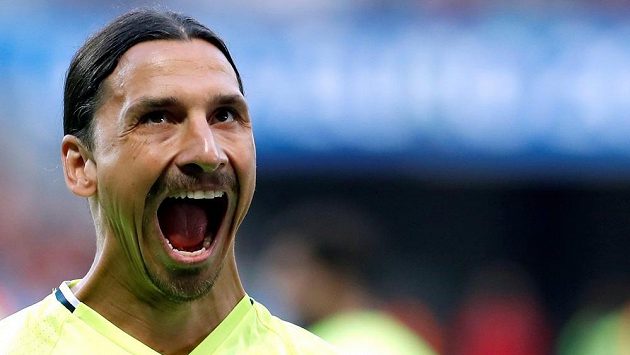 Příští destinace? Old Trafford! jásá Zlatan Ibrahimovic. Příští destinace? Old Trafford! jásá Zlatan Ibrahimovic.
