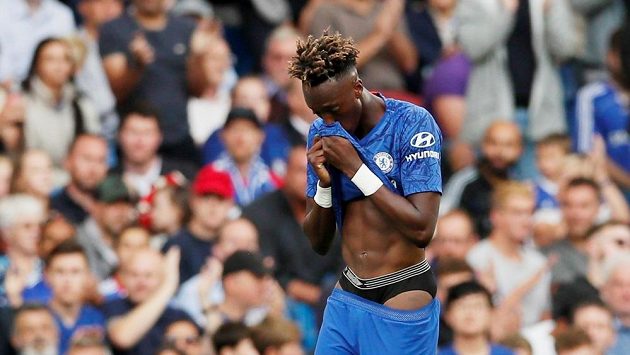 Zklamaný fotbalista Chelsea Tammy Abraham. Zklamaný fotbalista Chelsea Tammy Abraham.