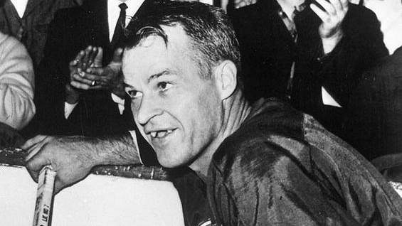 Gordie Howe, legenda zámořské NHL. Gordie Howe, legenda zámořské NHL.