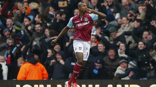 Modibo Maiga z West Hamu se raduje ze vstřelení gólu do sítě Chelsea. Modibo Maiga z West Hamu se raduje ze vstřelení gólu do sítě Chelsea.