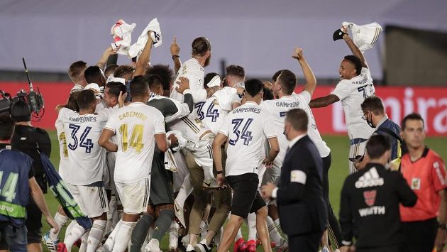 Radující se hráči Realu Madrid - ilustrační foto. Radující se hráči Realu Madrid - ilustrační foto.