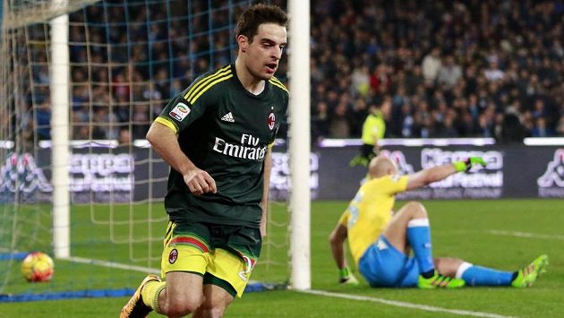 Giacomo Bonaventura z AC Milán se raduje z vyrovnávacího gólu na hřišti Neapole. Giacomo Bonaventura z AC Milán se raduje z vyrovnávacího gólu na hřišti Neapole.