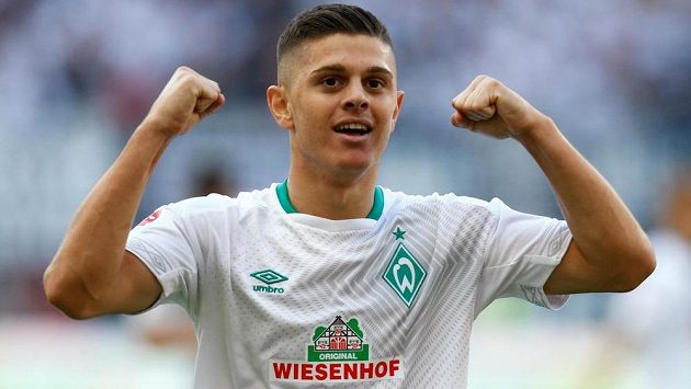 Milot Rashica z Werderu Brémy slaví vítězný gól v ligovém utkání s Frankfurtem. Milot Rashica z Werderu Brémy slaví vítězný gól v ligovém utkání s Frankfurtem.