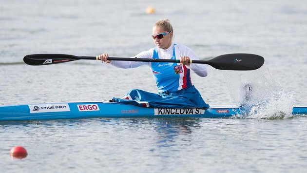 Kajakářka Sofie Kinclová v rozjížďce na 500 m během MS v Račicích. Kajakářka Sofie Kinclová v rozjížďce na 500 m během MS v Račicích.