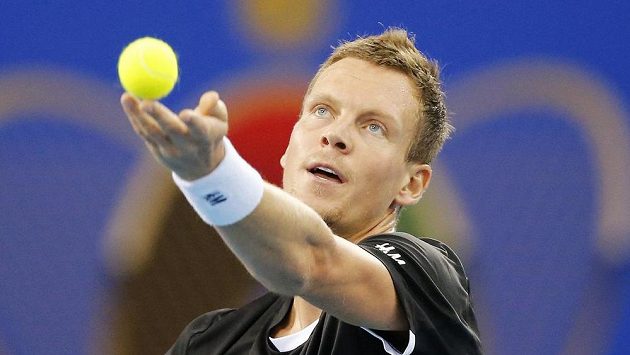 Tenista DBS Singapore Slammers Tomáš Berdych v utkání s Němcem Philippem Kohlschreiberem. Tenista DBS Singapore Slammers Tomáš Berdych v utkání s Němcem Philippem Kohlschreiberem.