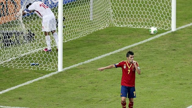 Španěl David Villa se raduje z gólu proti Tahiti. Španěl David Villa se raduje z gólu proti Tahiti.