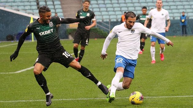 Ruská fotbalová liga navzdory šíření pandemie nového typu koronaviru prozatím pokračuje. Krasnodar ve 22. kole podlehl Soči 0:2. Ruská fotbalová liga navzdory šíření pandemie nového typu koronaviru prozatím pokračuje. Krasnodar ve 22. kole podlehl Soči 0:2.