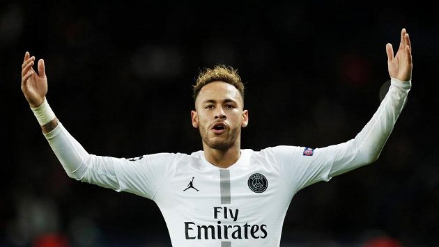 Brazilec Neymar se raduje z gólu proti Liverpoolu v Lize mistrů. Brazilec Neymar se raduje z gólu proti Liverpoolu v Lize mistrů.