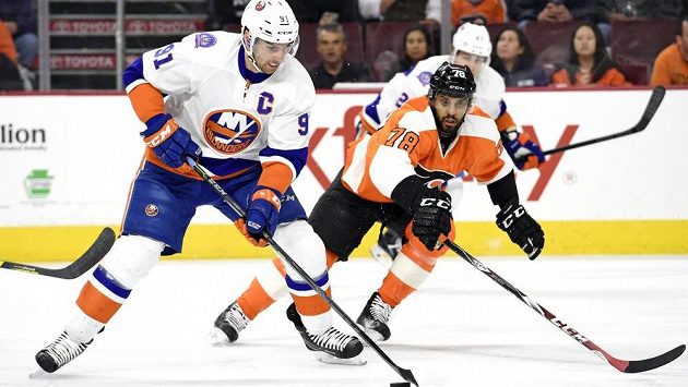 John Tavares (vlevo) je mezi třemi kandidáty na zisk Hart Memorial Trophy. John Tavares (vlevo) je mezi třemi kandidáty na zisk Hart Memorial Trophy.