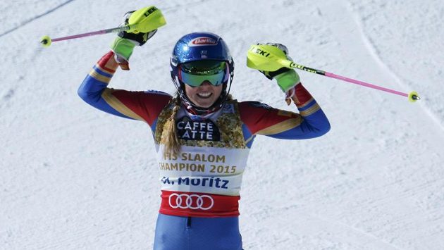 Mikaela Shiffrinová se raduje ze třetího světového zlata. Mikaela Shiffrinová se raduje ze třetího světového zlata.