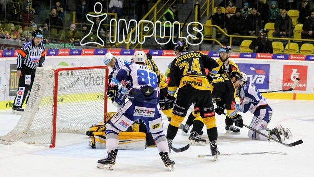 Hokejisté Litvínova se poprvé v extraligové sezóně předvedli pod vedením kouče Jiřího Šlégra - na domácím ledě hráli s Kometou Brno. Hokejisté Litvínova se poprvé v extraligové sezóně předvedli pod vedením kouče Jiřího Šlégra - na domácím ledě hráli s Kometou Brno.